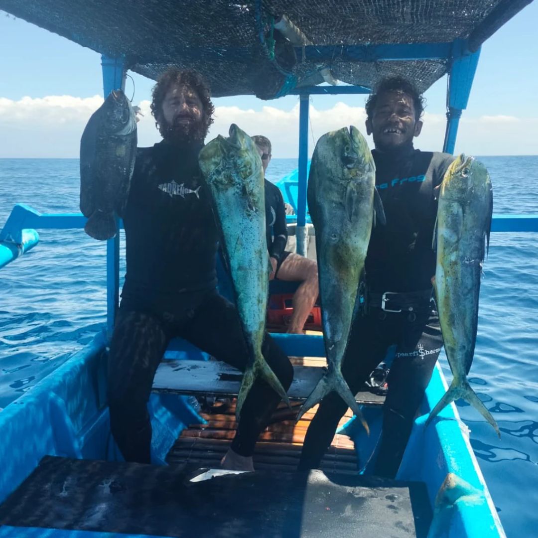 Excursiones de pesca submarina en vida a bordo en zonas remotas de Indonesia
