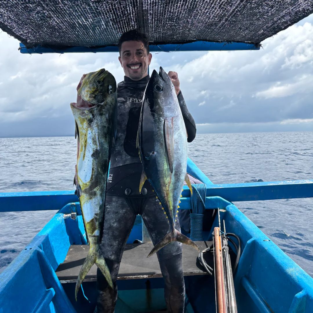 Excursiones de pesca submarina en vida a bordo en zonas remotas de Indonesia