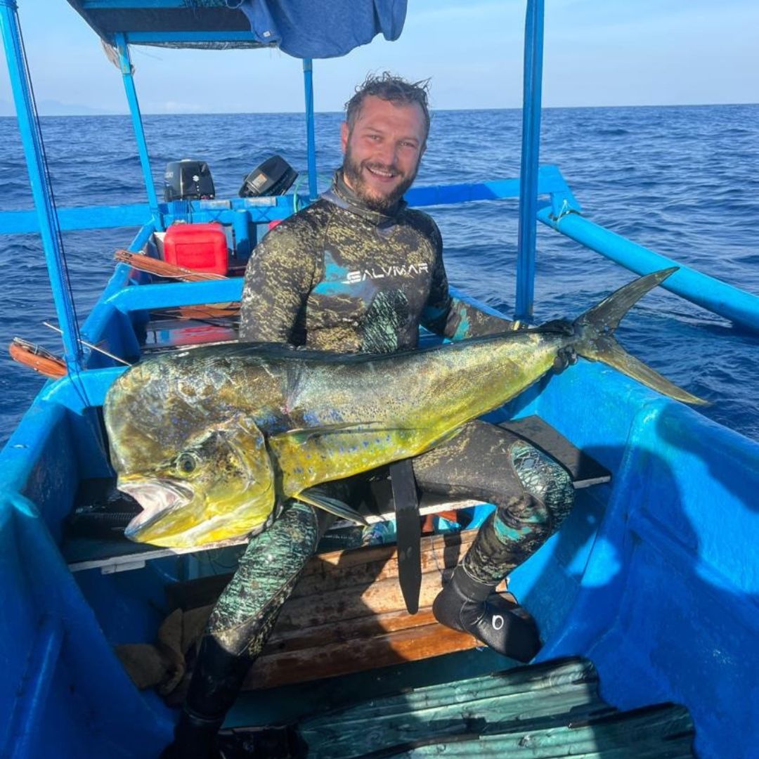 Excursiones de pesca submarina en vida a bordo en zonas remotas de Indonesia