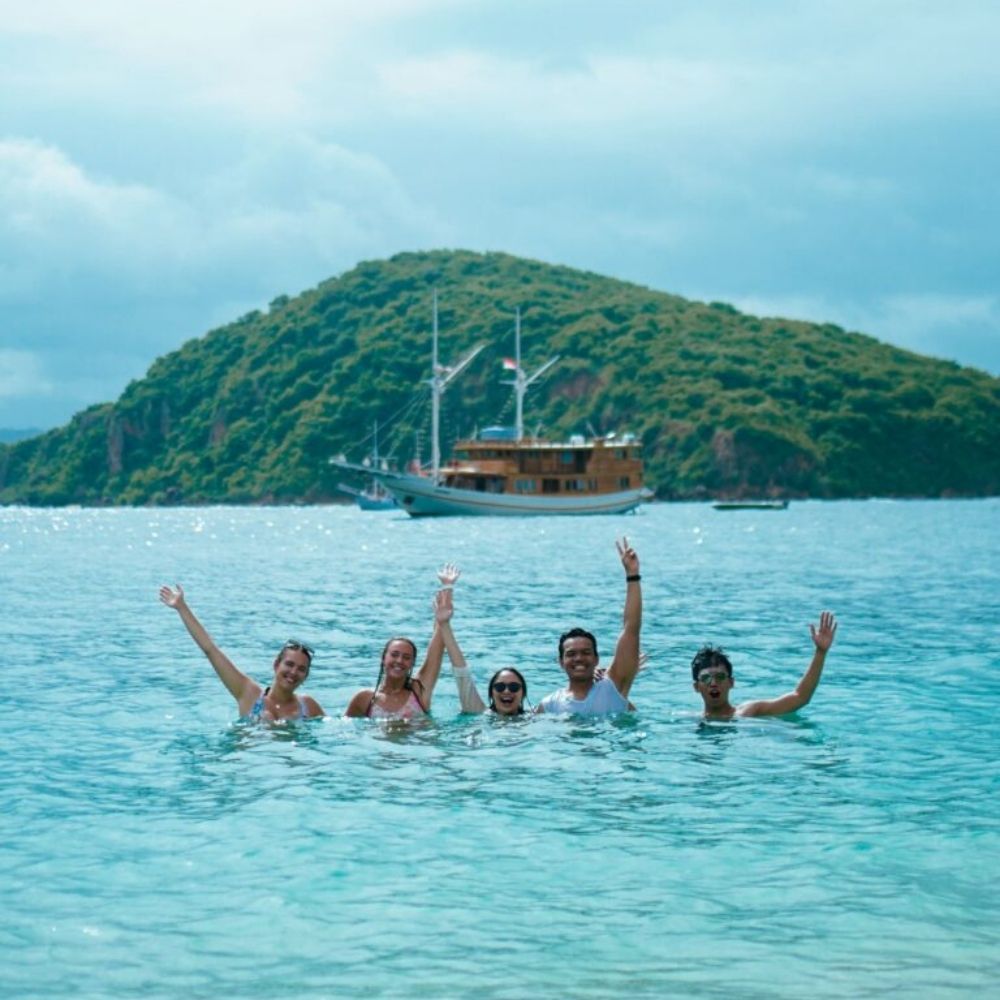 Komodo Island Shared Diving Liveaboard