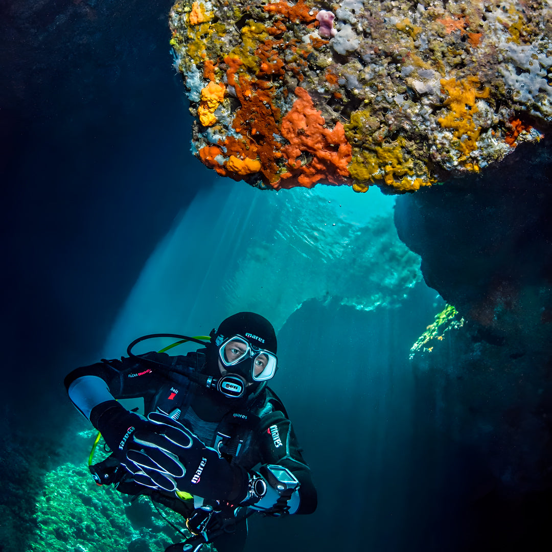 Fish Rock Cave Underwater Tunnel Dive Trip