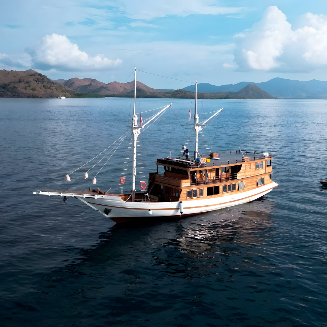 Padar and Komodo Island Scuba Diving Liveaboard Archipelago Dive Reserve