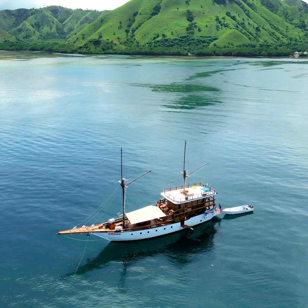 Komodo National Park Scuba Diving Exclusive Liveaboard Escape Liveaboard