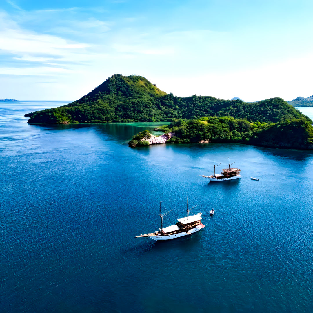 Komodo National Park Scuba Diving Exclusive Liveaboard Escape Liveaboard
