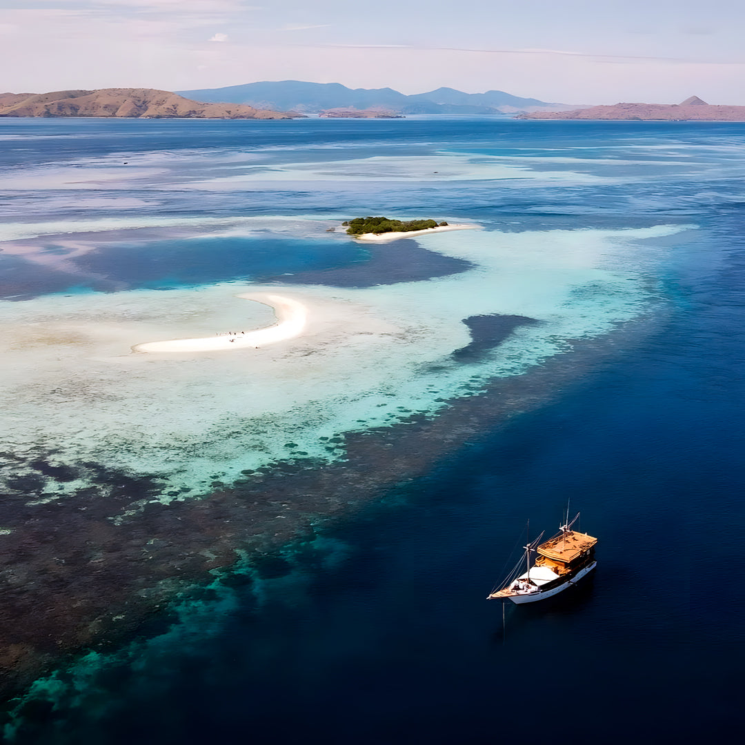 Komodo National Park Scuba Diving Exclusive Liveaboard Escape Liveaboard