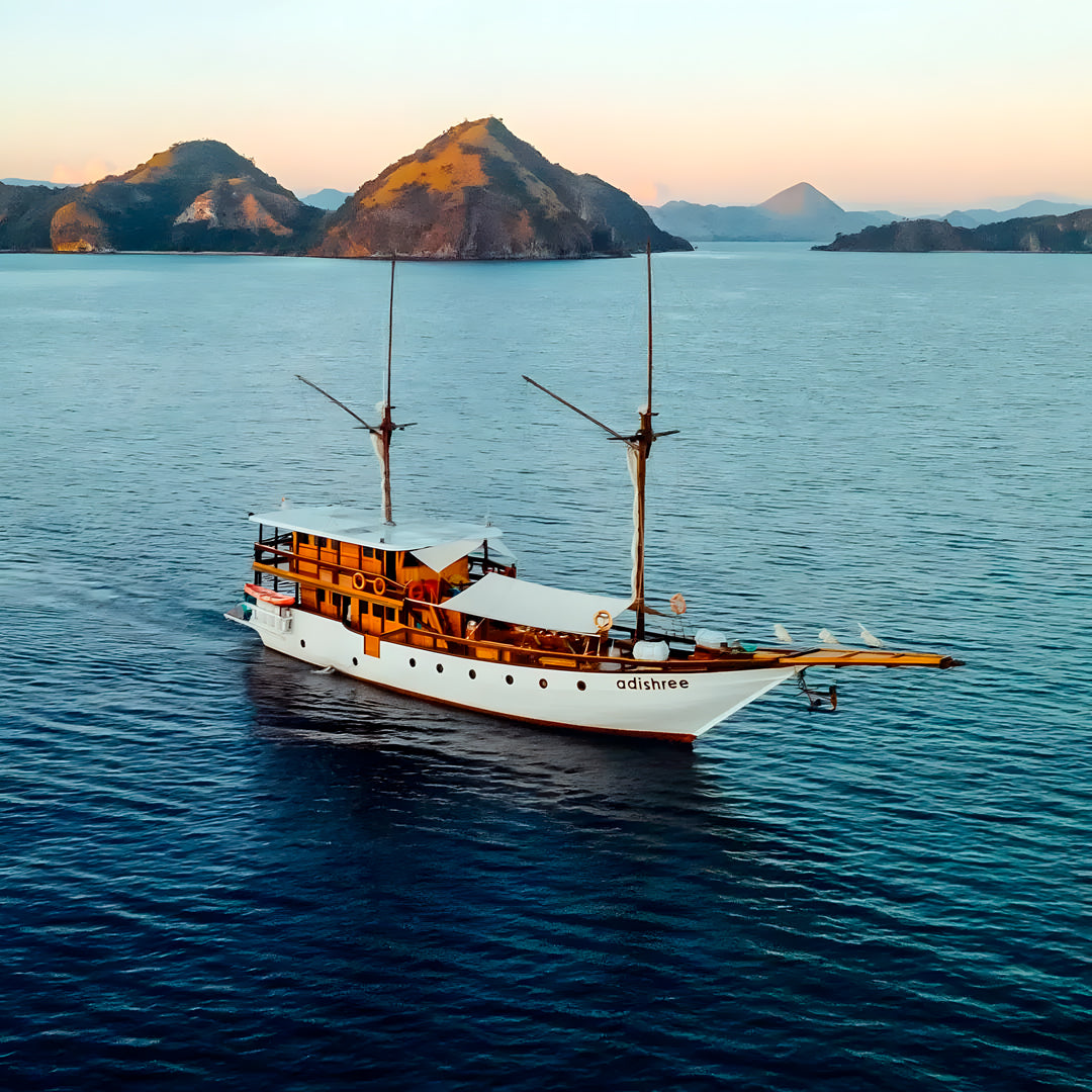 Komodo National Park Scuba Diving Exclusive Liveaboard Escape Liveaboard