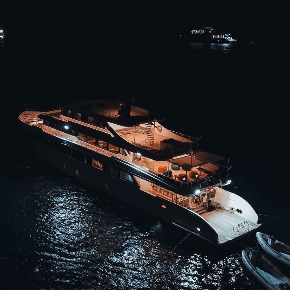 Yoga and Dolphin Diving Liveaboard