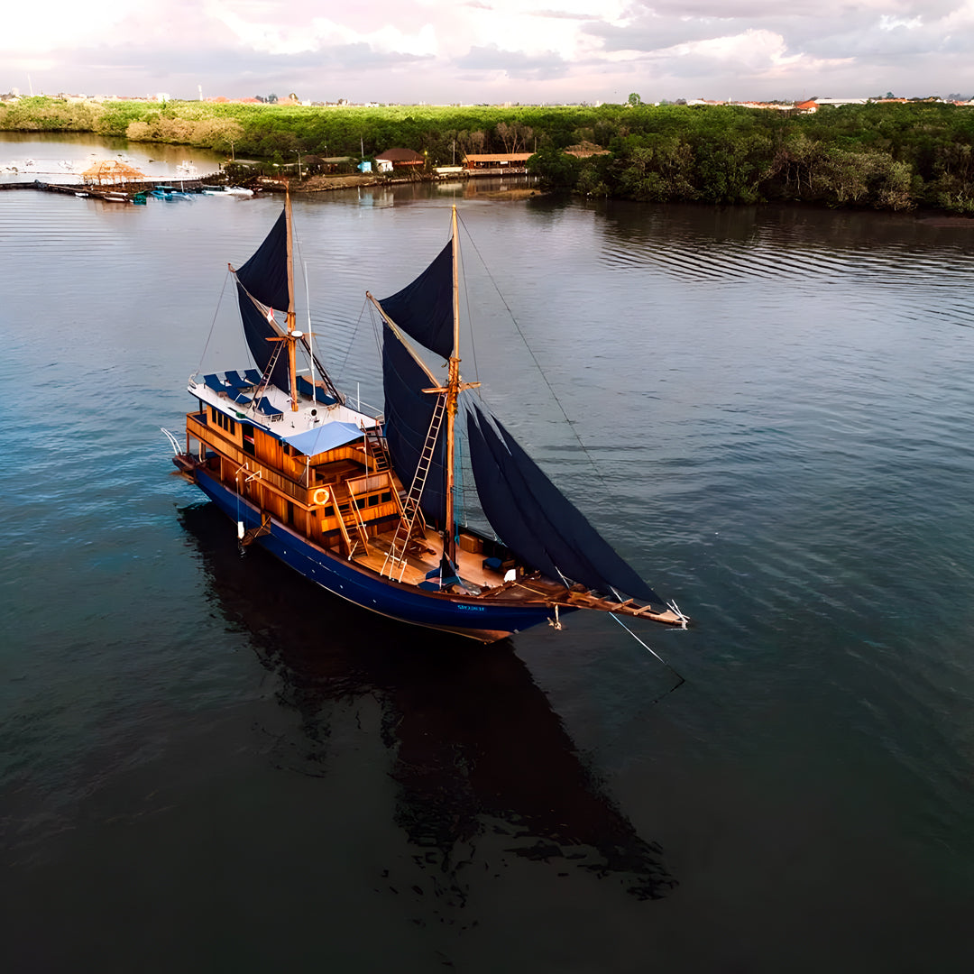 Komodo Islands Manta Ray Liveaboard