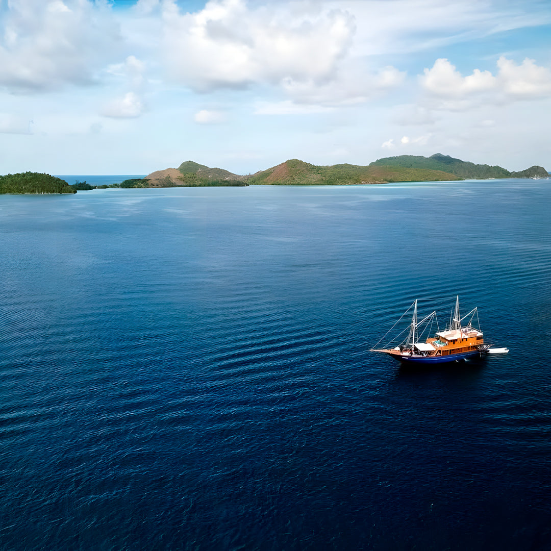 Komodo Islands Manta Ray Liveaboard
