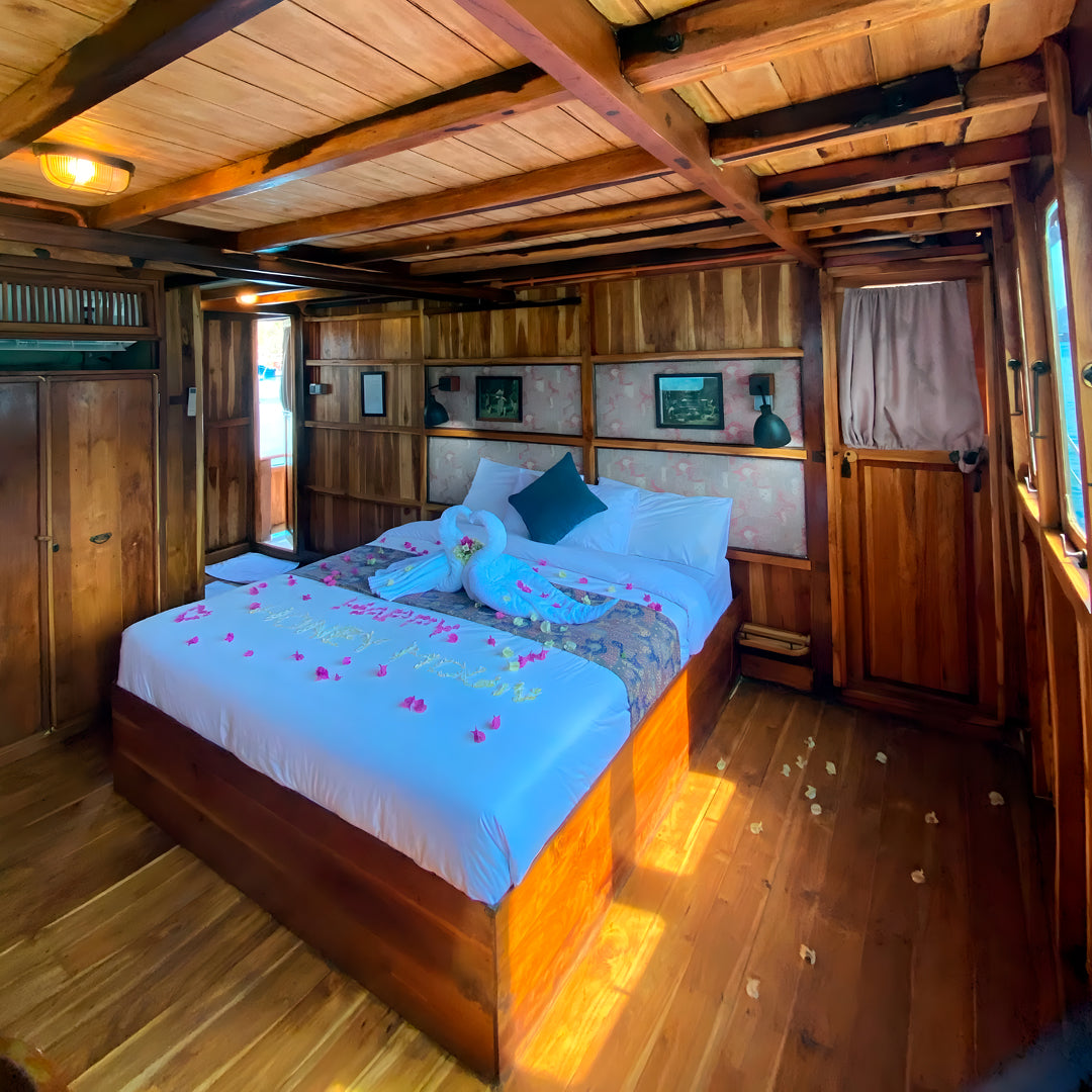 Komodo Islands Manta Ray Liveaboard