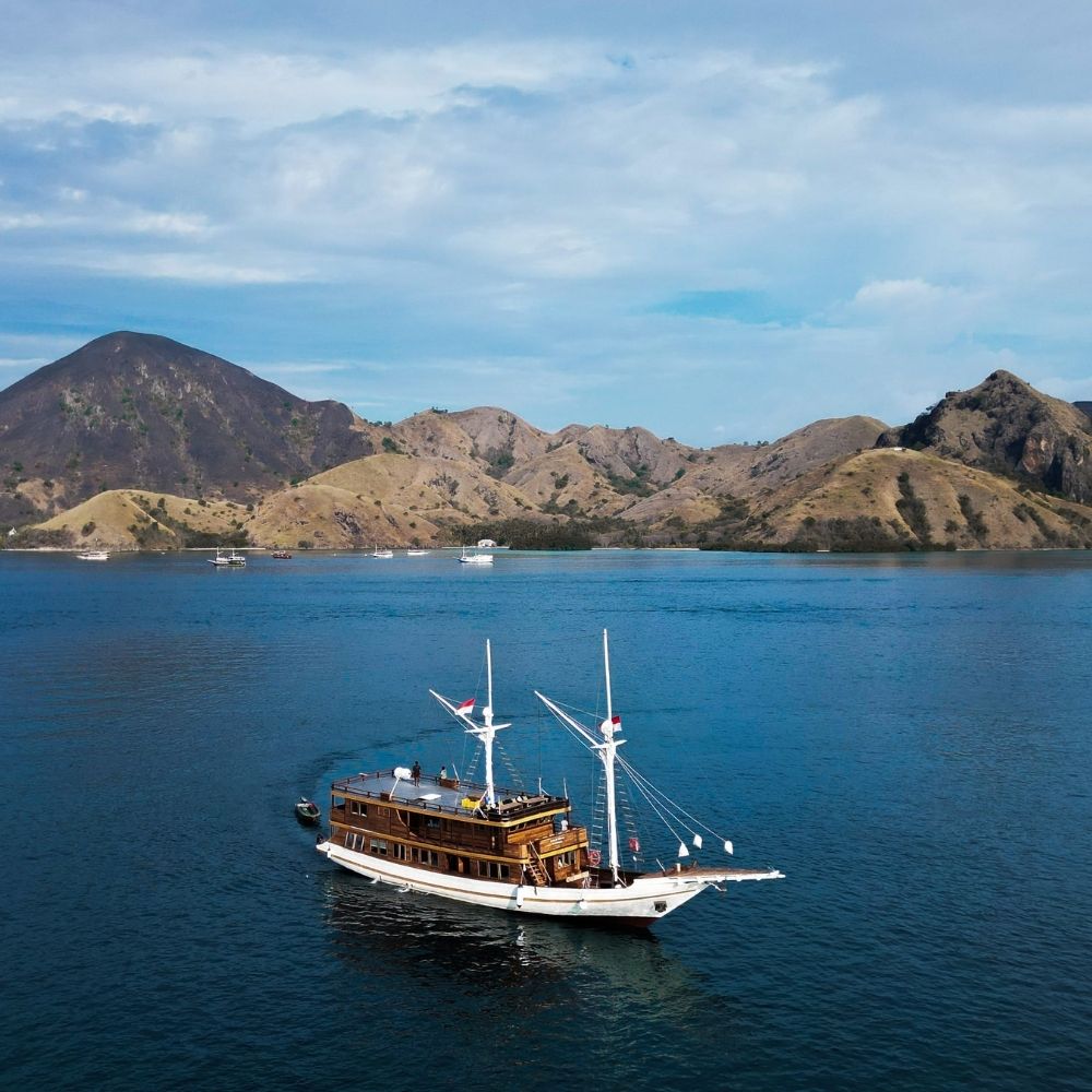 Padar and Komodo Island Scuba Diving Liveaboard