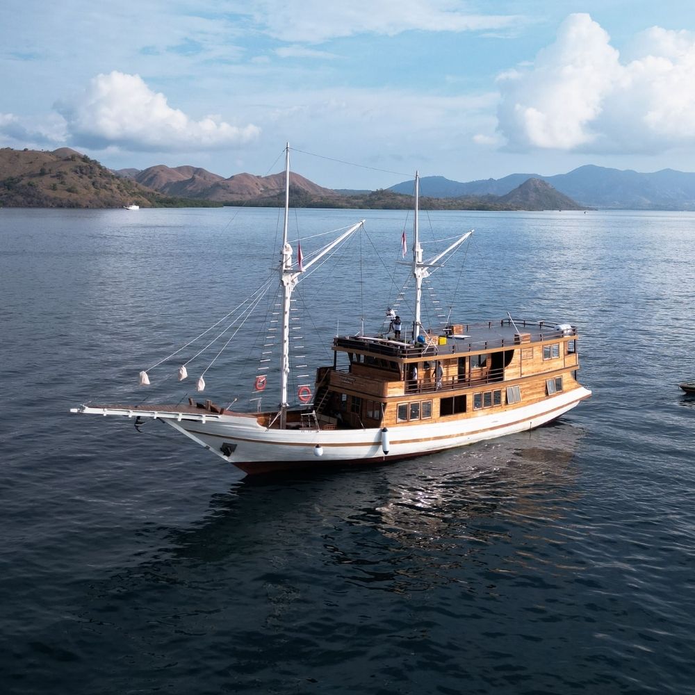 Padar and Komodo Island Scuba Diving Liveaboard