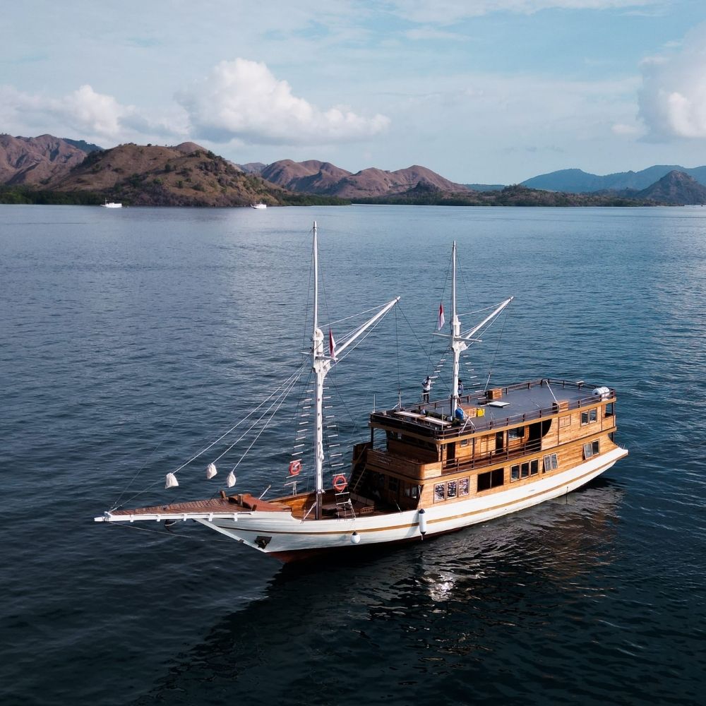 Padar and Komodo Island Scuba Diving Liveaboard