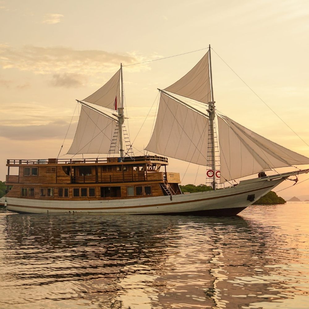 Padar and Komodo Island Scuba Diving Liveaboard