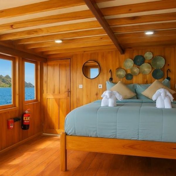 Komodo Essentials Liveaboards