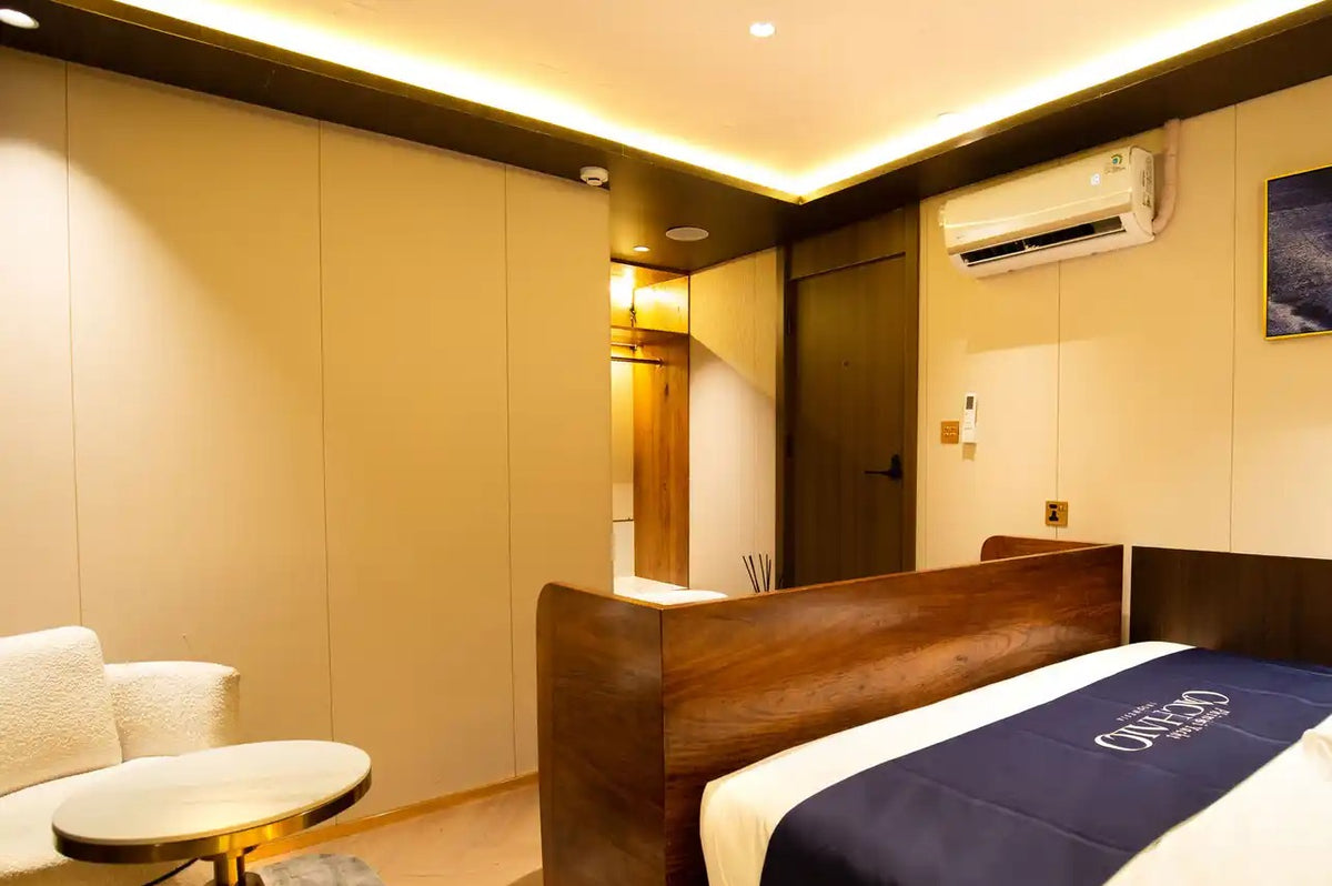 Deluxe Ocean View King Room with Balcony