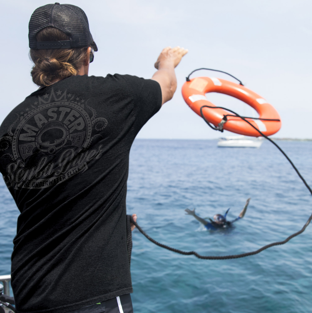 PADI Rescue Diver Course in Moalboal